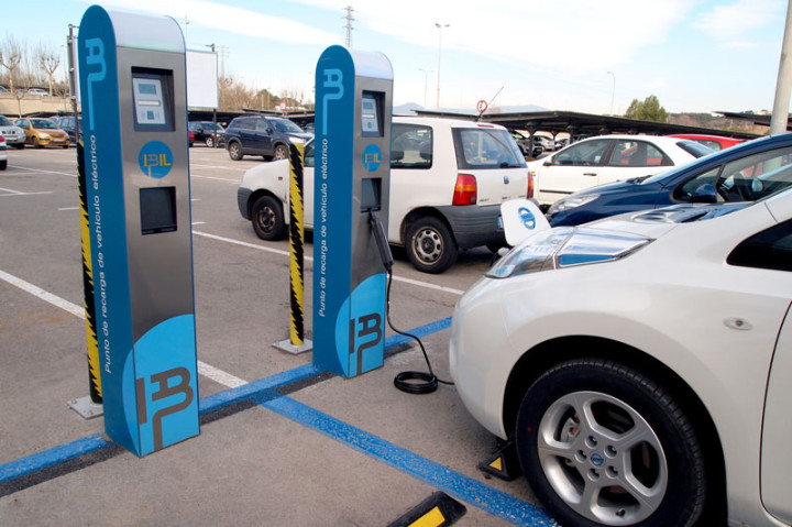 La Generalitat impulsa las estaciones de recarga de vehículos eléctricos con ayudas del IVACE a las empresas